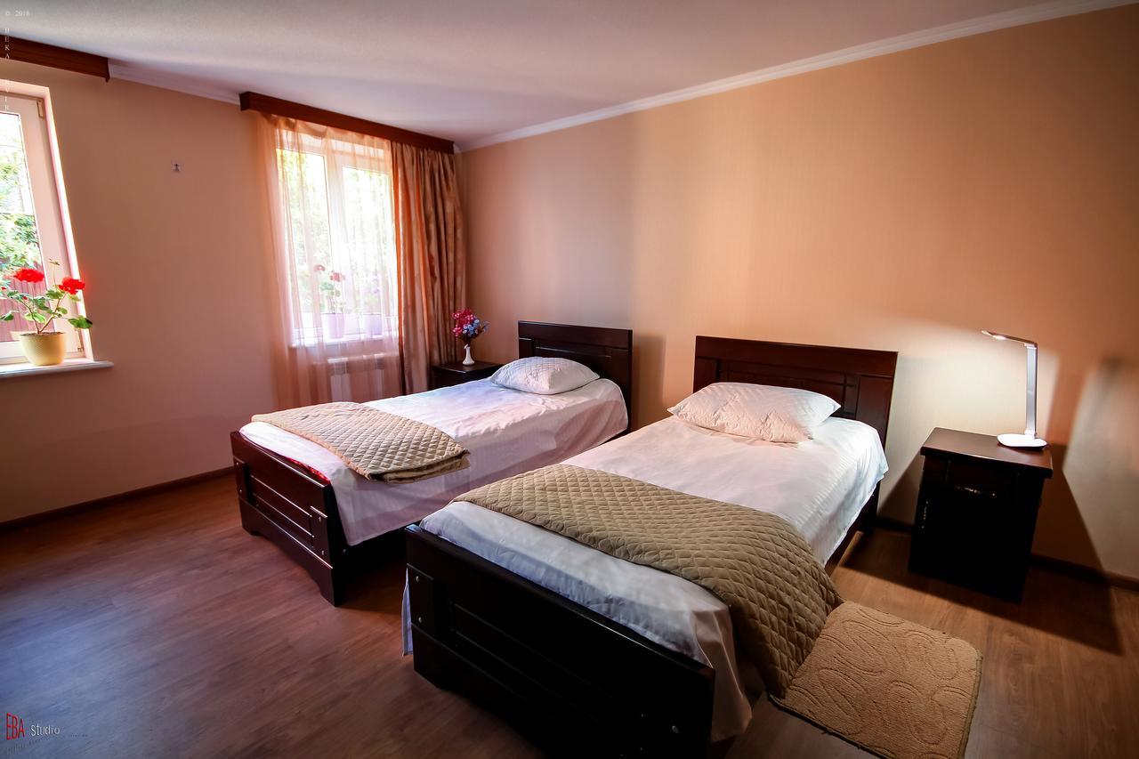 Green Garden Guest House Цхалтубо Экстерьер фото